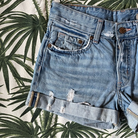 SOLD✨ H&M • Boyfriend Distressed Jean Shorts - Picture 3 of 10